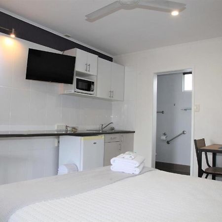 Charm City Motel Bundaberg Esterno foto