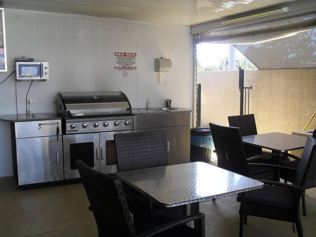 Charm City Motel Bundaberg Esterno foto
