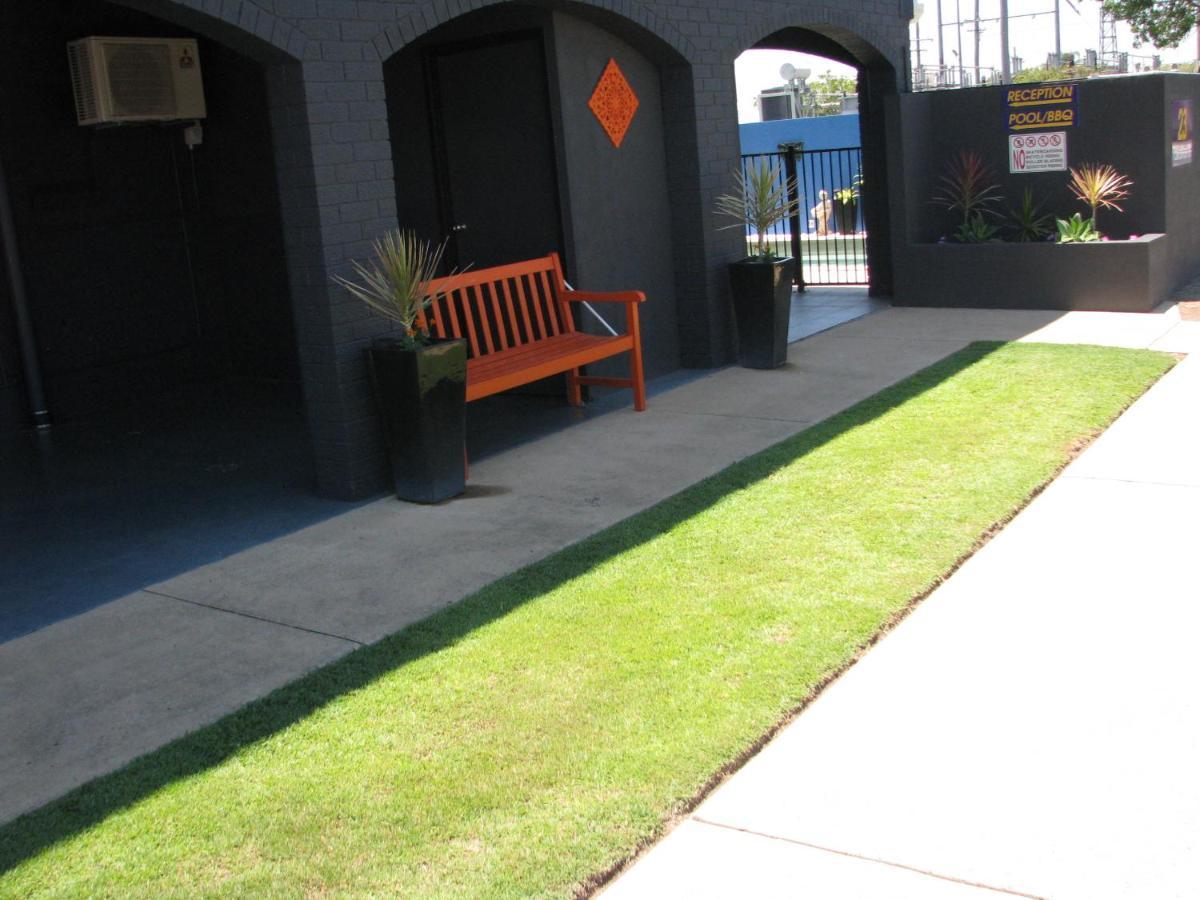 Charm City Motel Bundaberg Esterno foto
