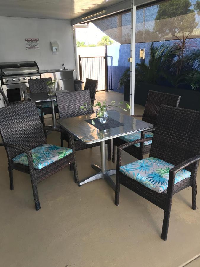Charm City Motel Bundaberg Esterno foto