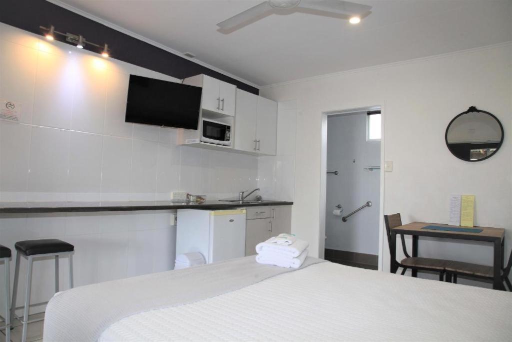 Charm City Motel Bundaberg Esterno foto