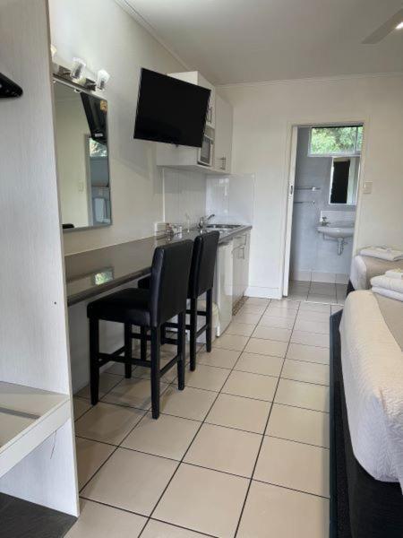 Charm City Motel Bundaberg Esterno foto
