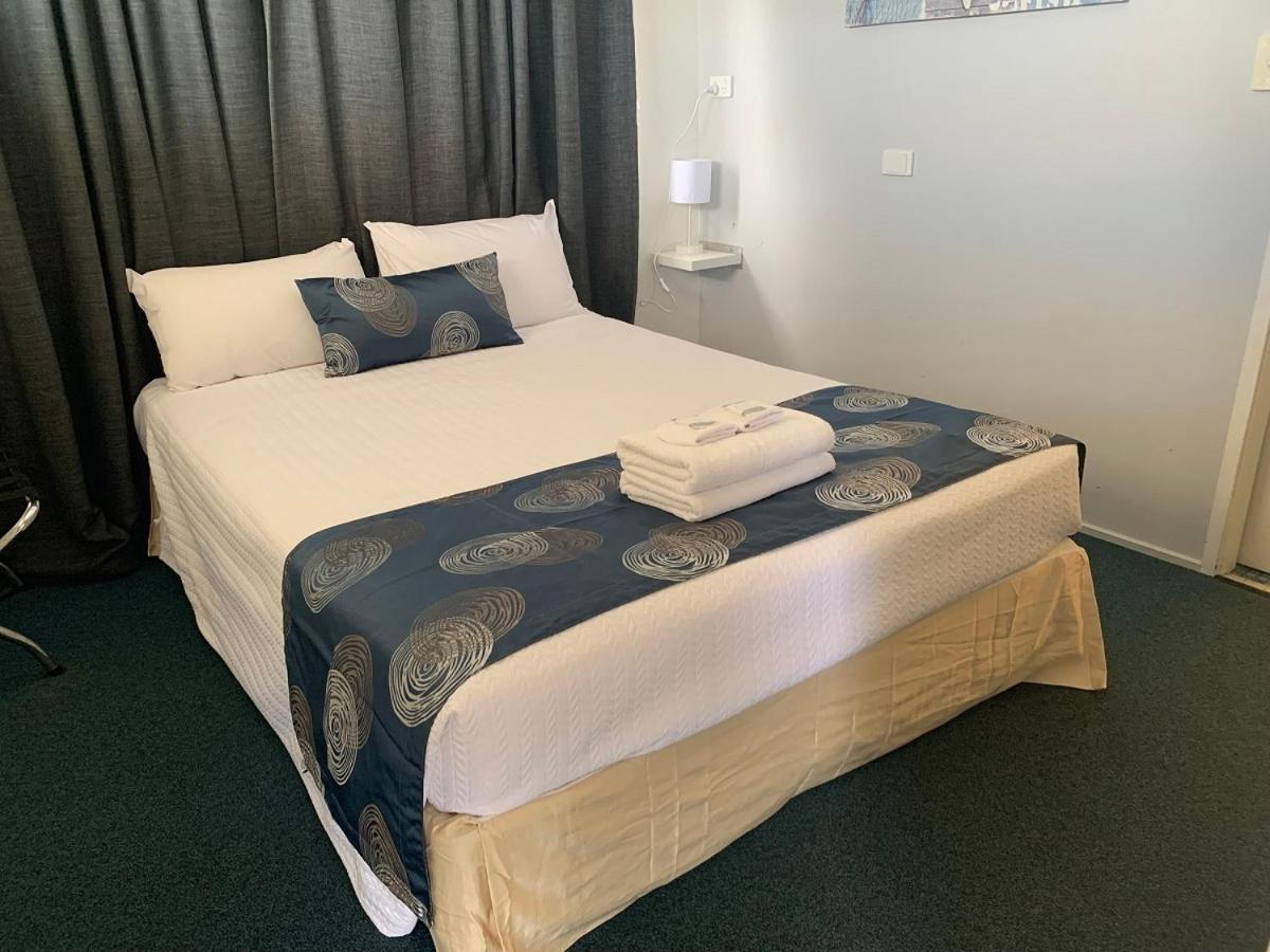 Charm City Motel Bundaberg Esterno foto