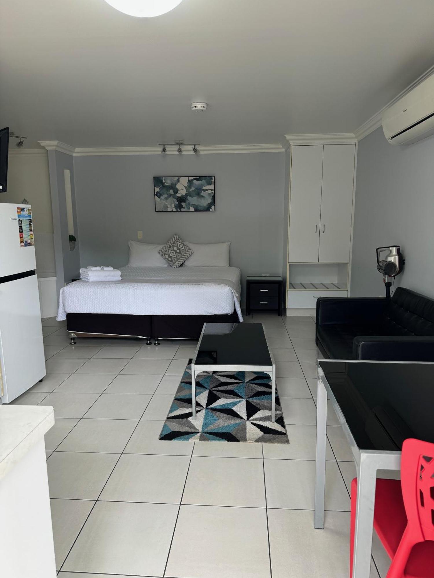 Charm City Motel Bundaberg Esterno foto