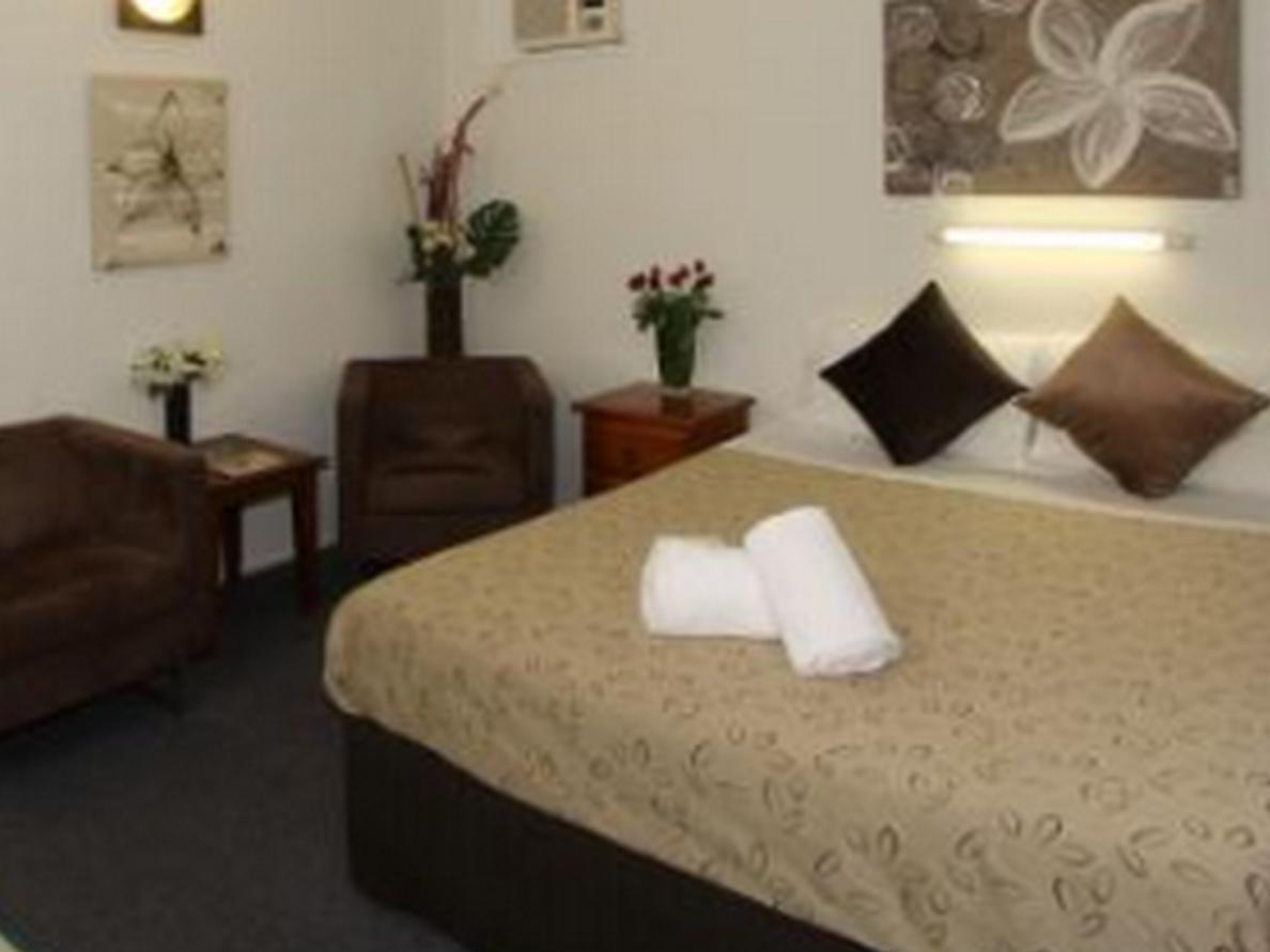 Charm City Motel Bundaberg Esterno foto