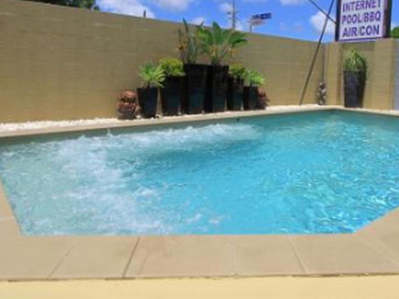 Charm City Motel Bundaberg Esterno foto