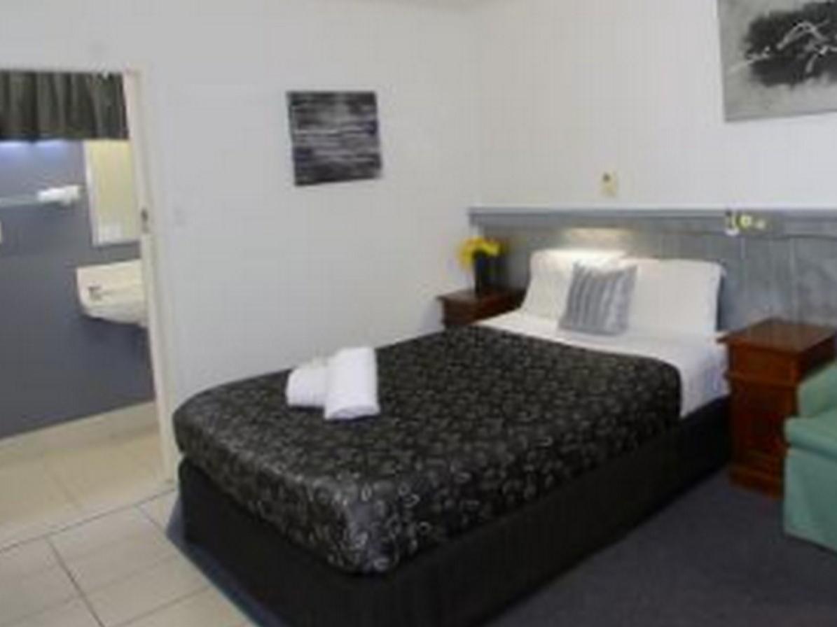 Charm City Motel Bundaberg Esterno foto