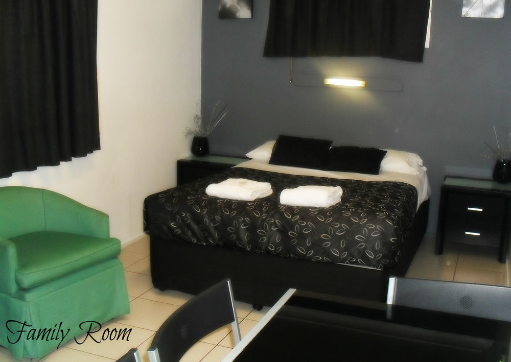 Charm City Motel Bundaberg Esterno foto