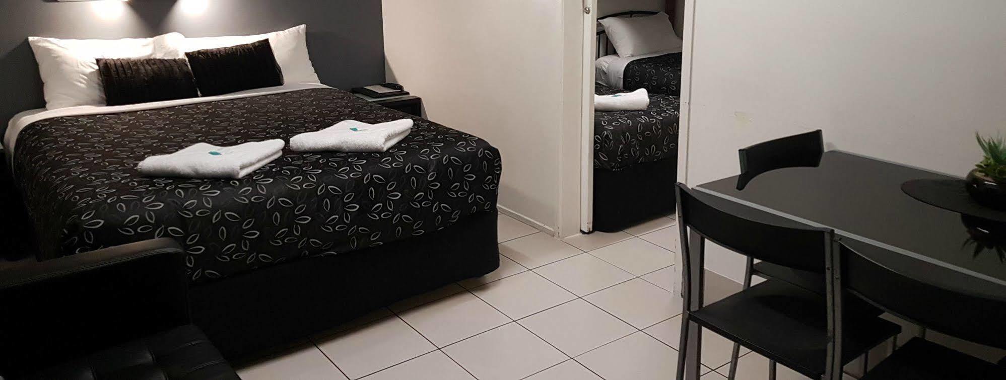 Charm City Motel Bundaberg Esterno foto