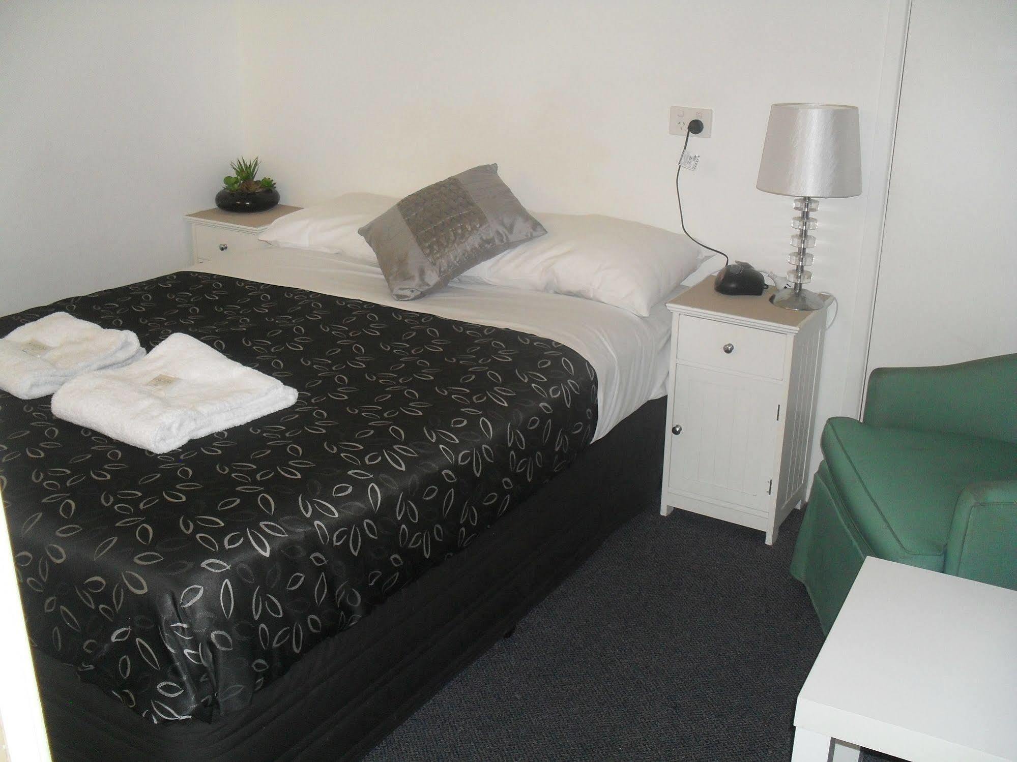 Charm City Motel Bundaberg Esterno foto