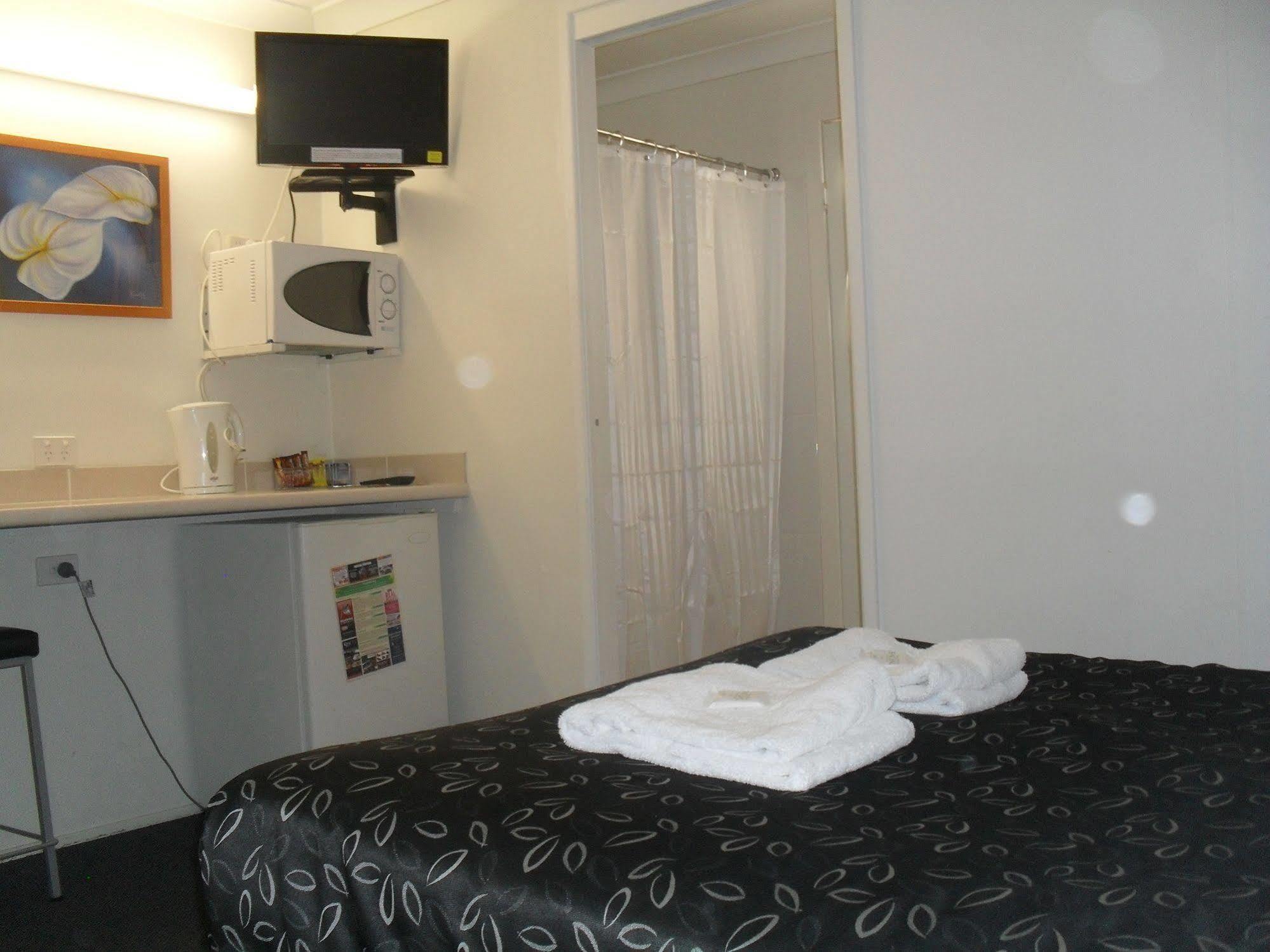 Charm City Motel Bundaberg Esterno foto