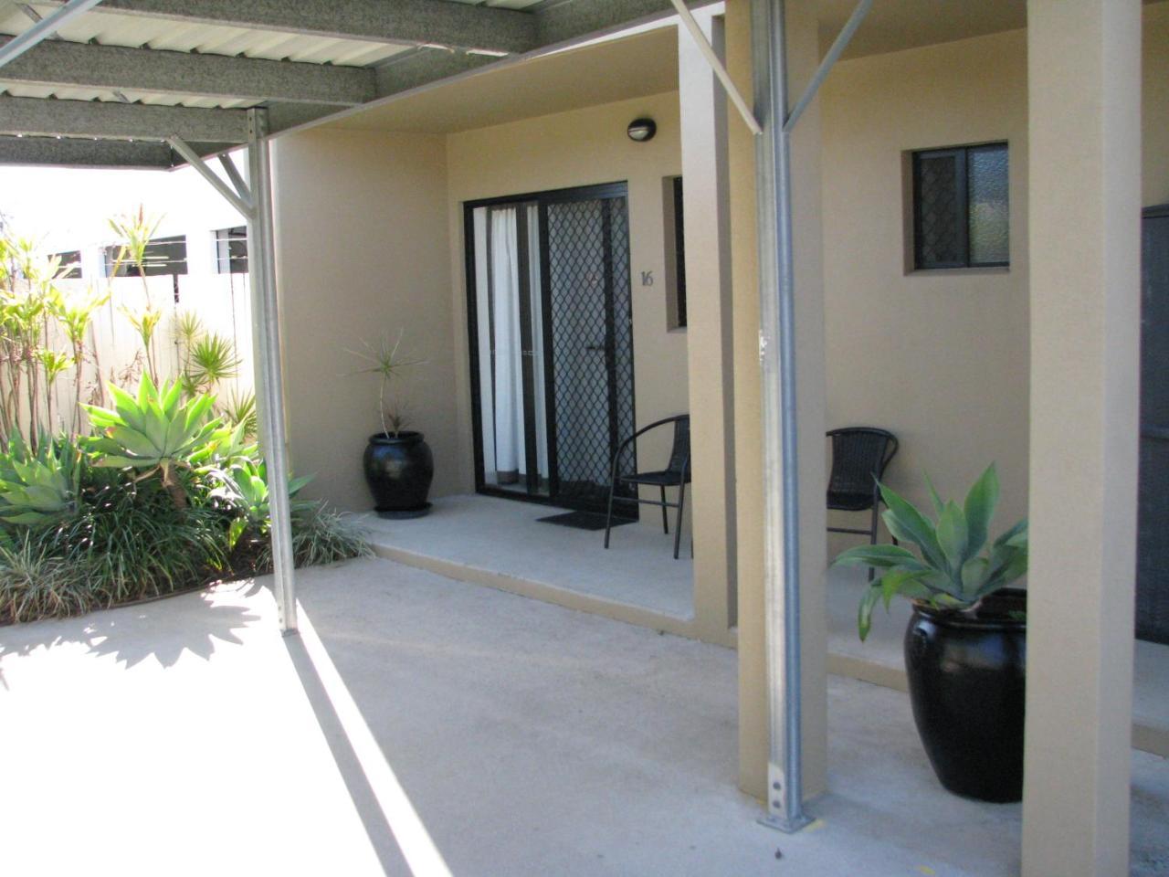 Charm City Motel Bundaberg Esterno foto