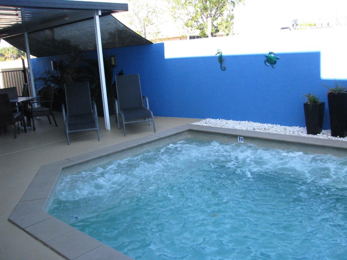 Charm City Motel Bundaberg Esterno foto