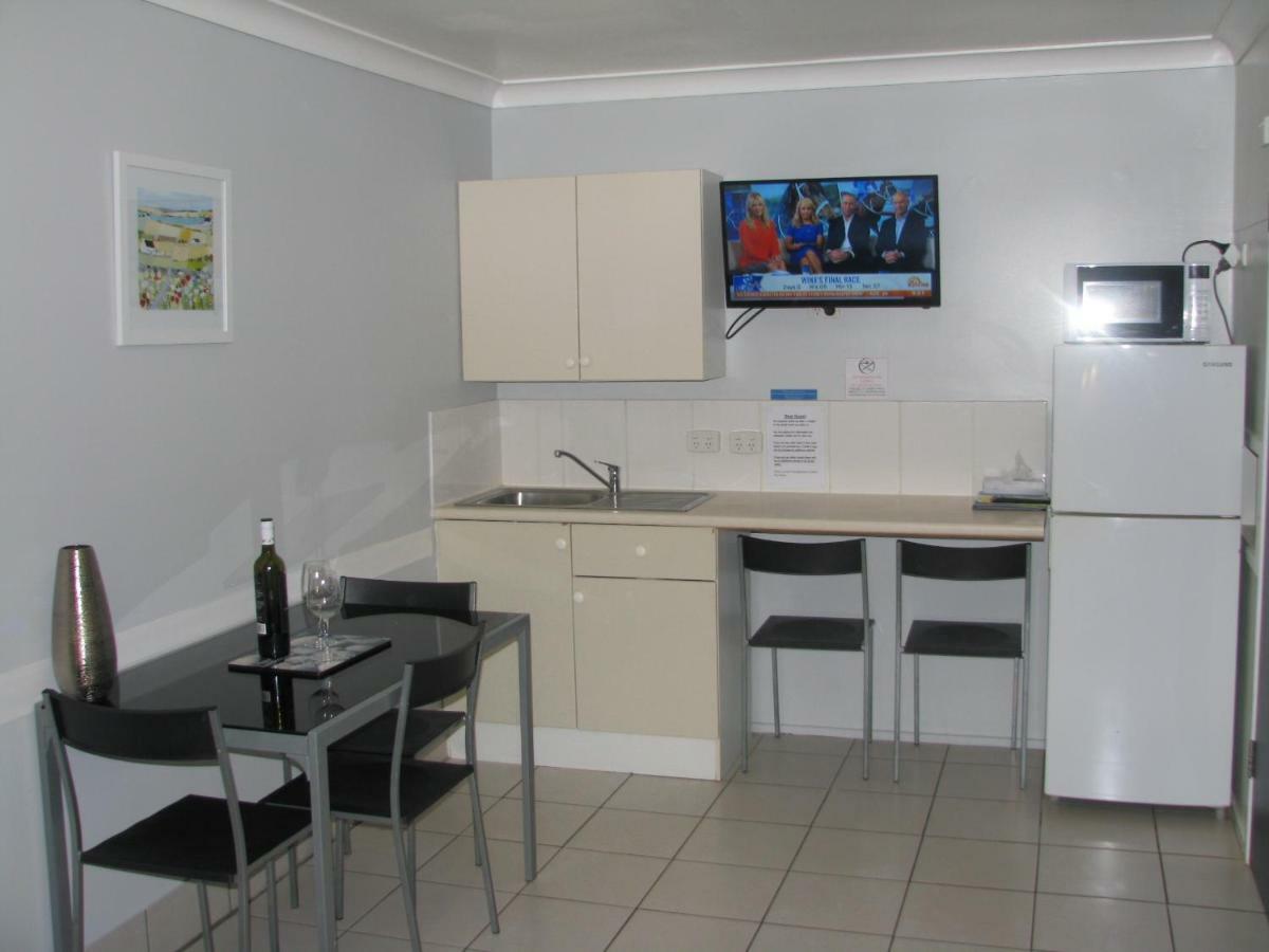 Charm City Motel Bundaberg Esterno foto